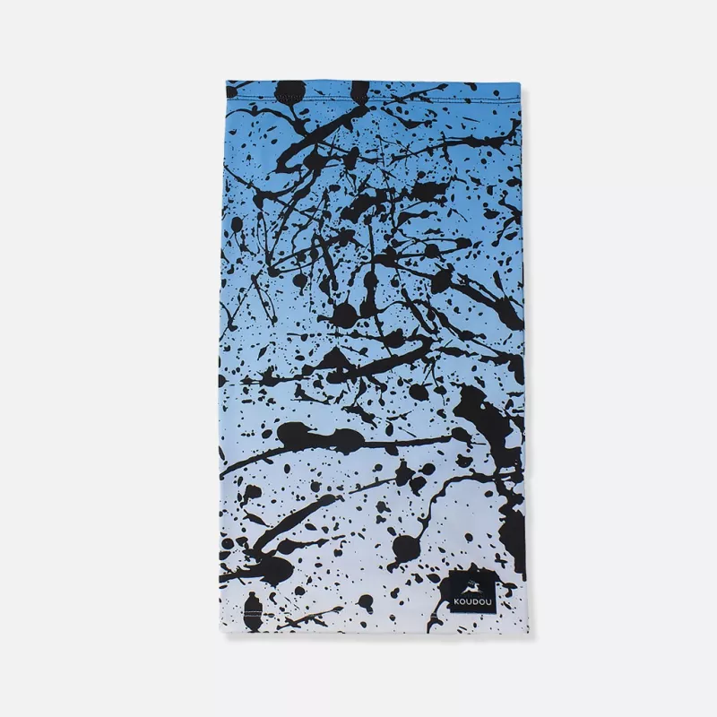 Tour de cou technique décor peinture noir sur fond bleu dégradé