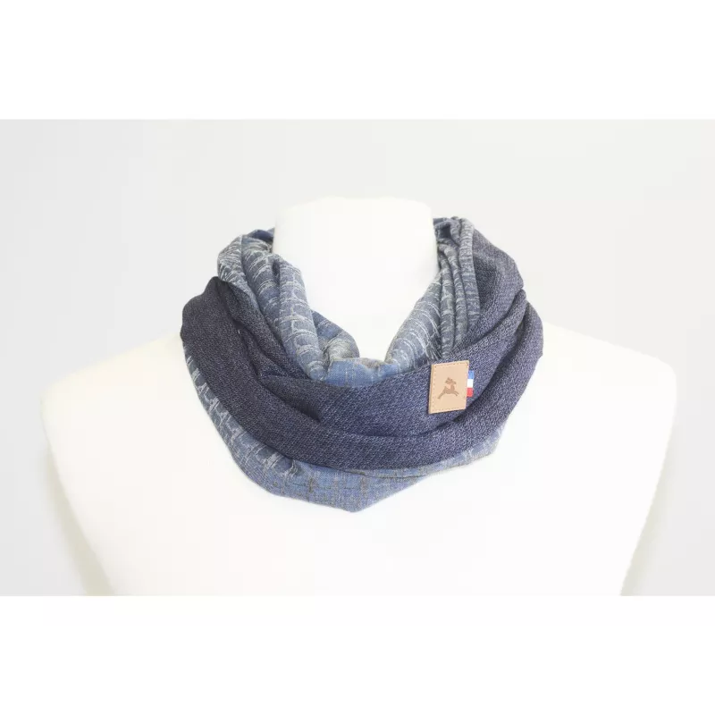 Foulard vrillé en tissu couleur bleu et gris