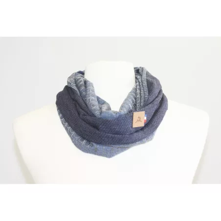 Foulard vrillé en tissu couleur bleu et gris